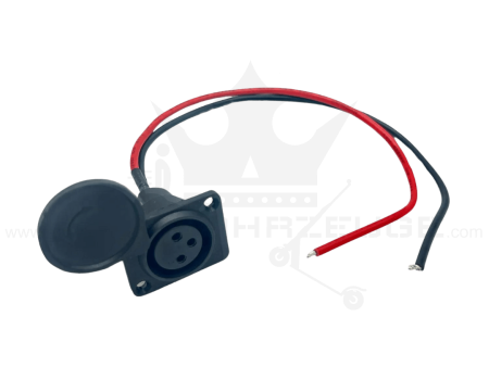 XLR-3-Pin-Ladeanschluss (inklusive Steckerabdeckung)