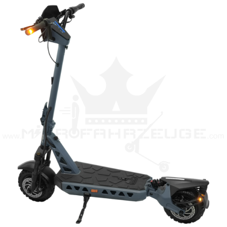 Der TRITTBRETT Hilde – The Beast E-Scooter mit kraftvollen Dual Motoren, robustem Design und flexiblen Antriebsoptionen. Ein Hochleistungs-E-Scooter mit bis zu 45 km Reichweite und Samsung Schnelllade-Akku für maximale Power und ungebremsten Fahrspaß.