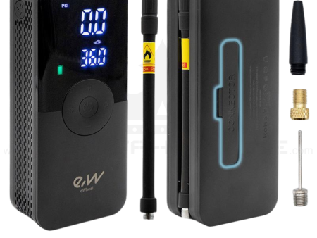 Akku Luftpumpe / Kompressor in kompakter Bauweise, ausgestattet mit verschiedenen Adaptern für Autoventile, Fahrradventile, Luftmatratzen und Bälle. Das Gerät verfügt über eine integrierte Powerbank mit USB-A und USB-C Anschlüssen sowie ein praktisches LED-Licht. Ideal für Auto-, Fahrrad- und E-Scooter-Reifen.