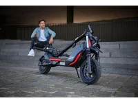 Segway-Ninebot ZT3 Pro D – Robuster All-Terrain E-Scooter mit leistungsstarkem Motor und fortschrittlicher Federung für ein unvergleichliches Fahrerlebnis.