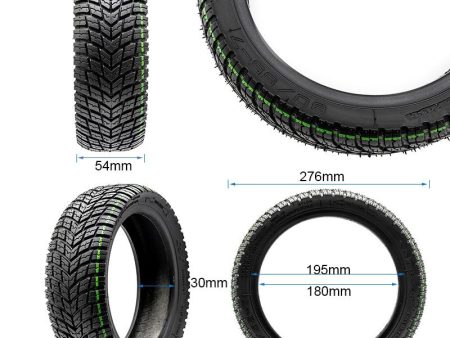 Detailaufnahme des CST 80/55-7 Tubeless E-Scooter Reifens mit Allwetterprofil – Hochwertiger schlauchloser Reifen mit optimalem Grip, ideal für nasse und trockene Straßenbedingungen. Perfekt für maximale Sicherheit und Fahrkomfort.