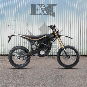 Sur-Ron Ultra Bee T 2026 – Elektro-Enduro L3e Straßenzulassung – Frontansicht